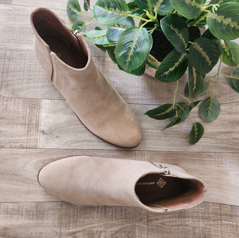 Antonio Melani Light Tan Suede Booties NWT Size 8.5 - Picture 10 of 16